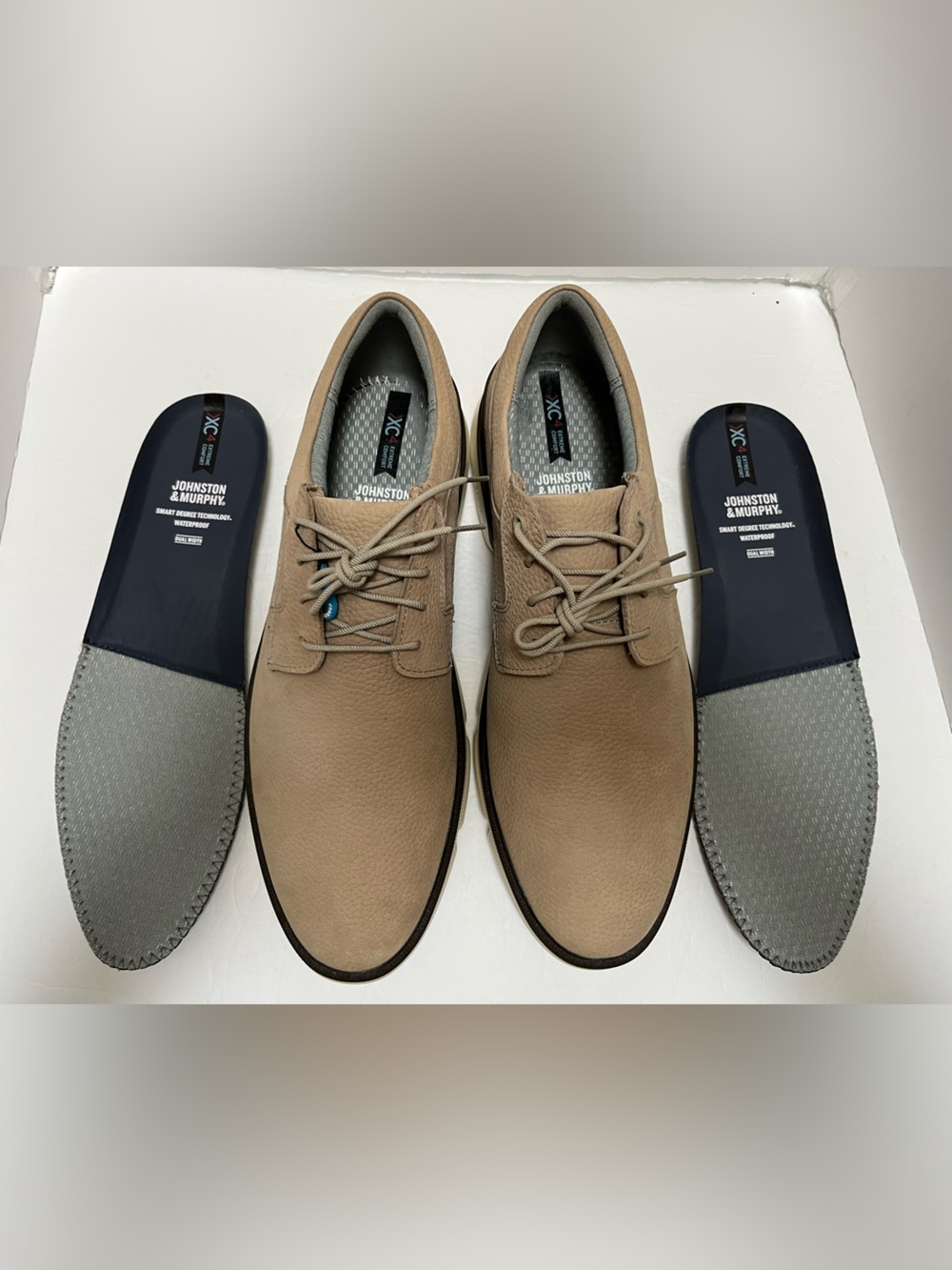 Johnston & Murphy Men’s Chukka Boots in Tan/Navy Insole